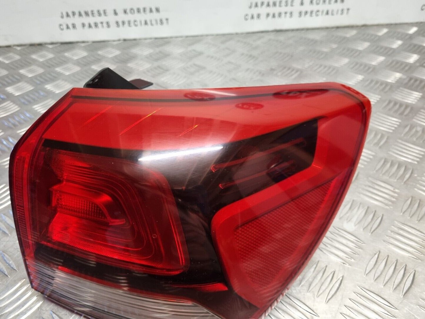 KIA RIO (YB) MK4 2017-2023 GENUINE DRIVERS SIDE REAR BODY BRAKE LIGHT 92402-H8