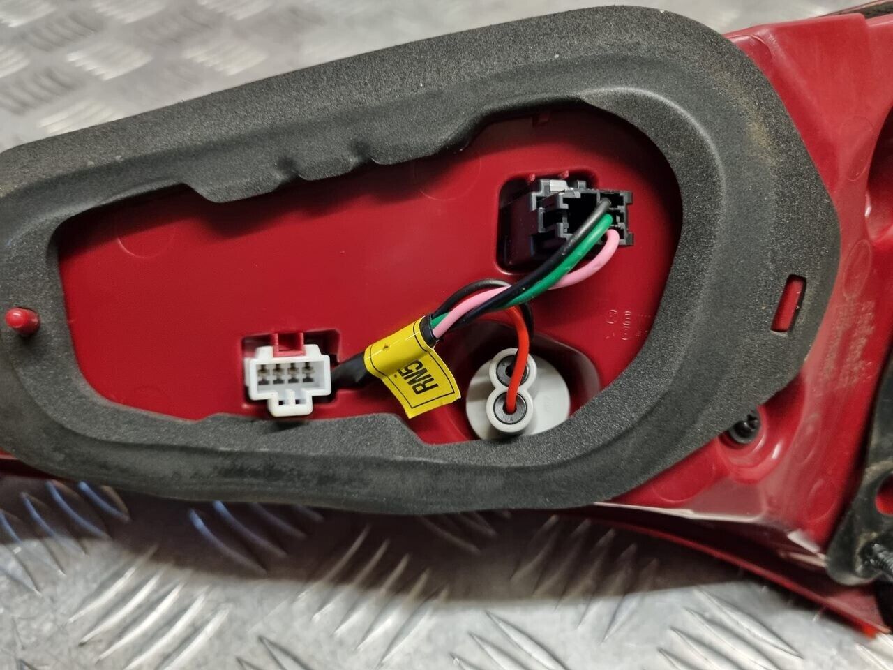 HYUNDAI TUCSON TL MK3 2015-2018 GENUINE PASSENGERS REAR INNER TAILGATE LED LIGHT