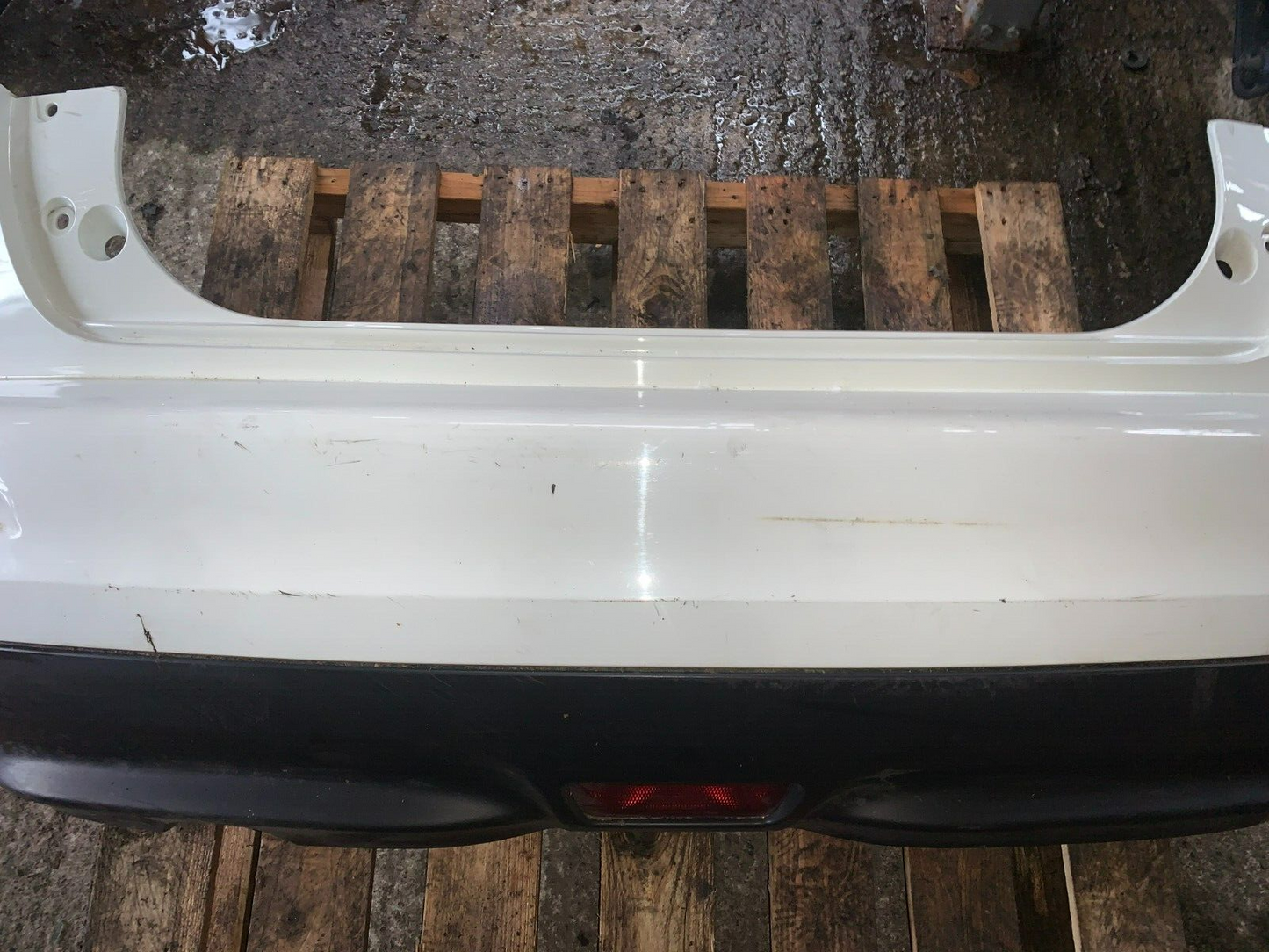 NISSAN JUKE MK1 2010-2014 PRE-FACELIFT GENUINE DIG-T REAR BUMPER WHITE