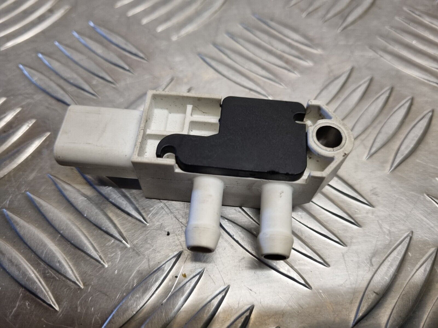 NISSAN QASHQAI J11 1.5 DIESEL 2014-2019 GENUINE DPF PRESSURE SENSOR 227701177R