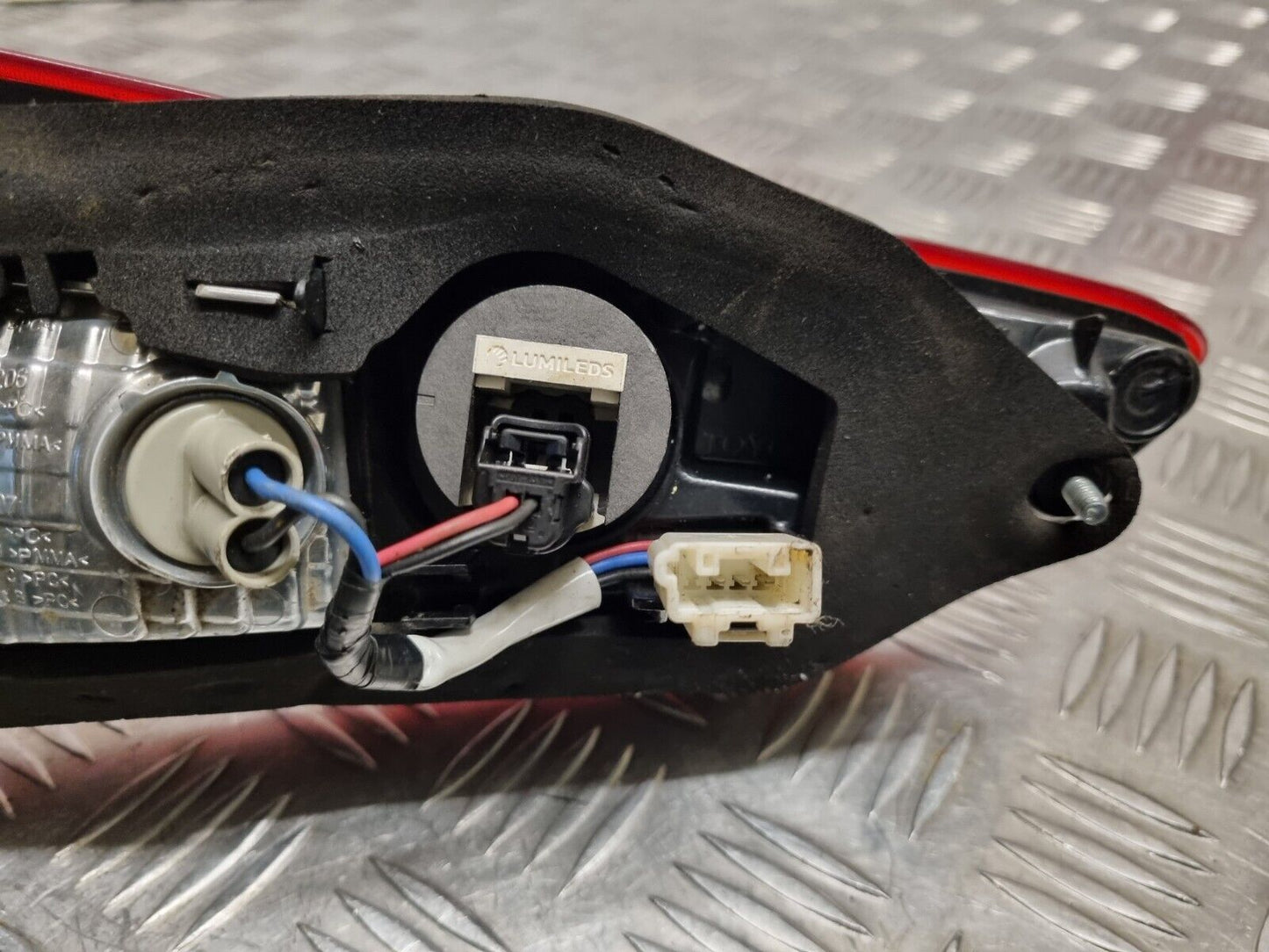 TOYOTA YARIS 2017-2020 MK3 FACELIFT GENUINE DRIVER REAR LED TAILGATE INNER LIGHT