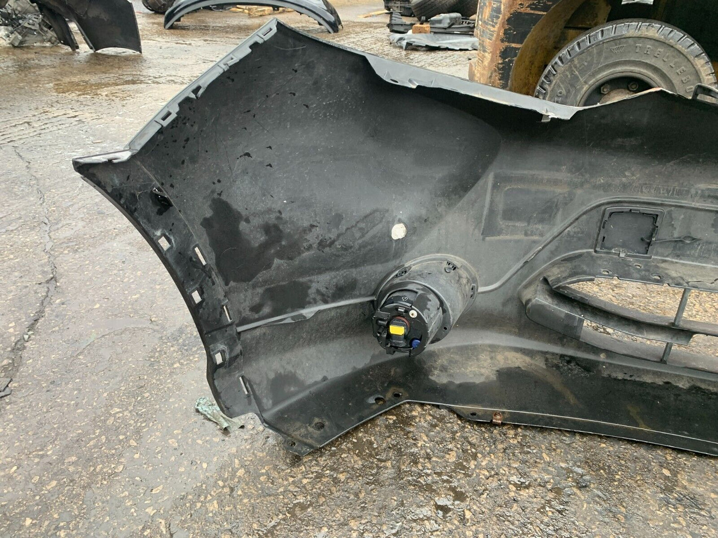 NISSAN QASHQAI J11 2014-2018 PRE-FACELIFT GENUINE FRONT BUMPER IN BLACK