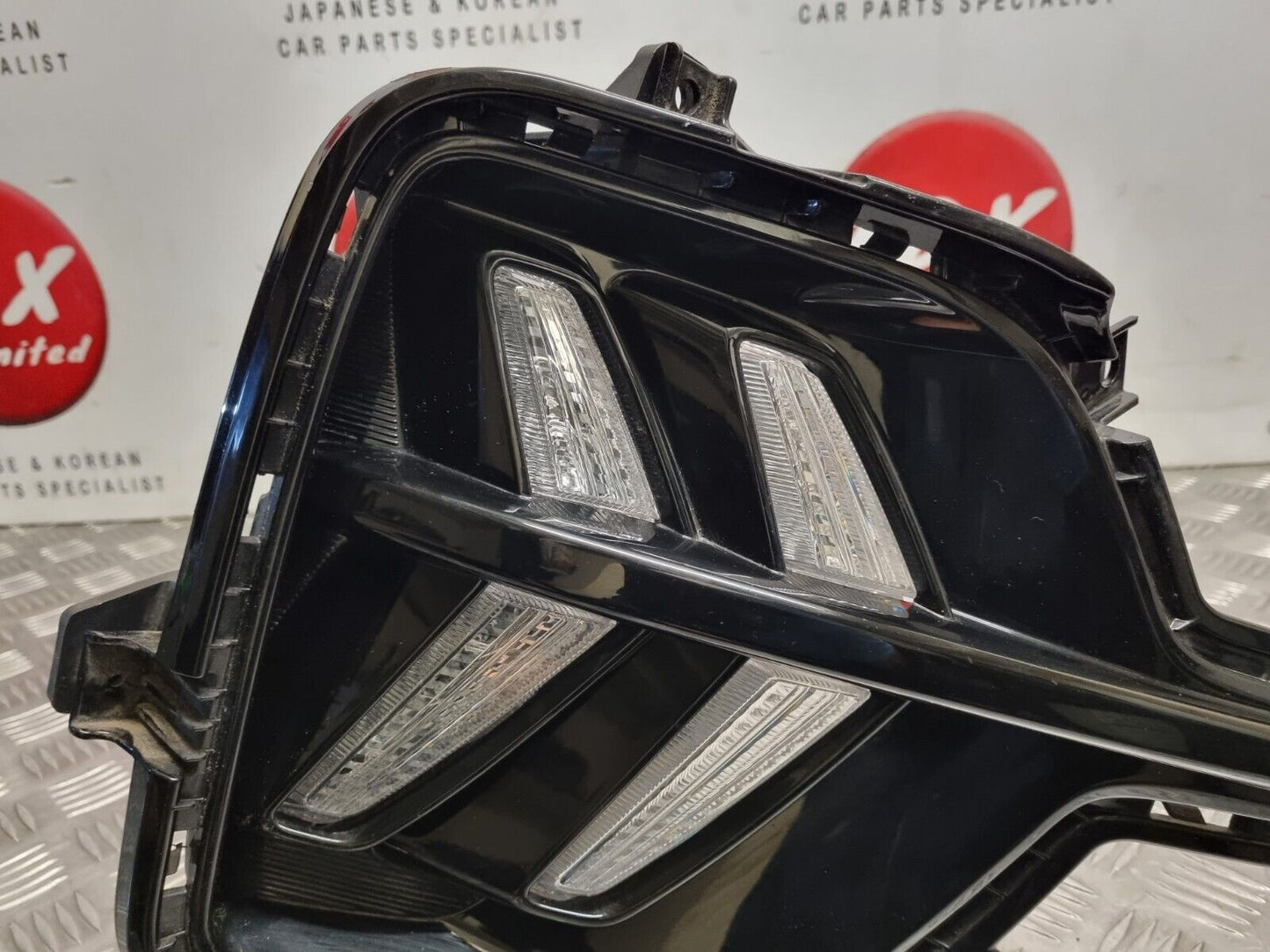 KIA NIRO (DE) 2020-2022 GENUINE DRIVERS SIDE FRONT LED DRL + SURROUND COVER