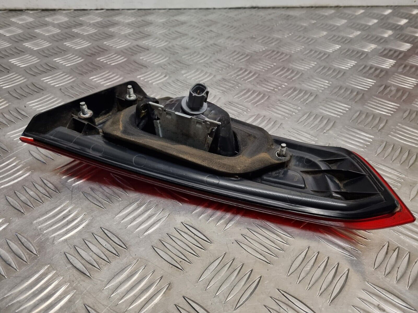 MITSUBISHI ASX 2010-2018 GENUINE PASSENGERS SIDE REAR INNER TAILGATE LIGHT LAMP