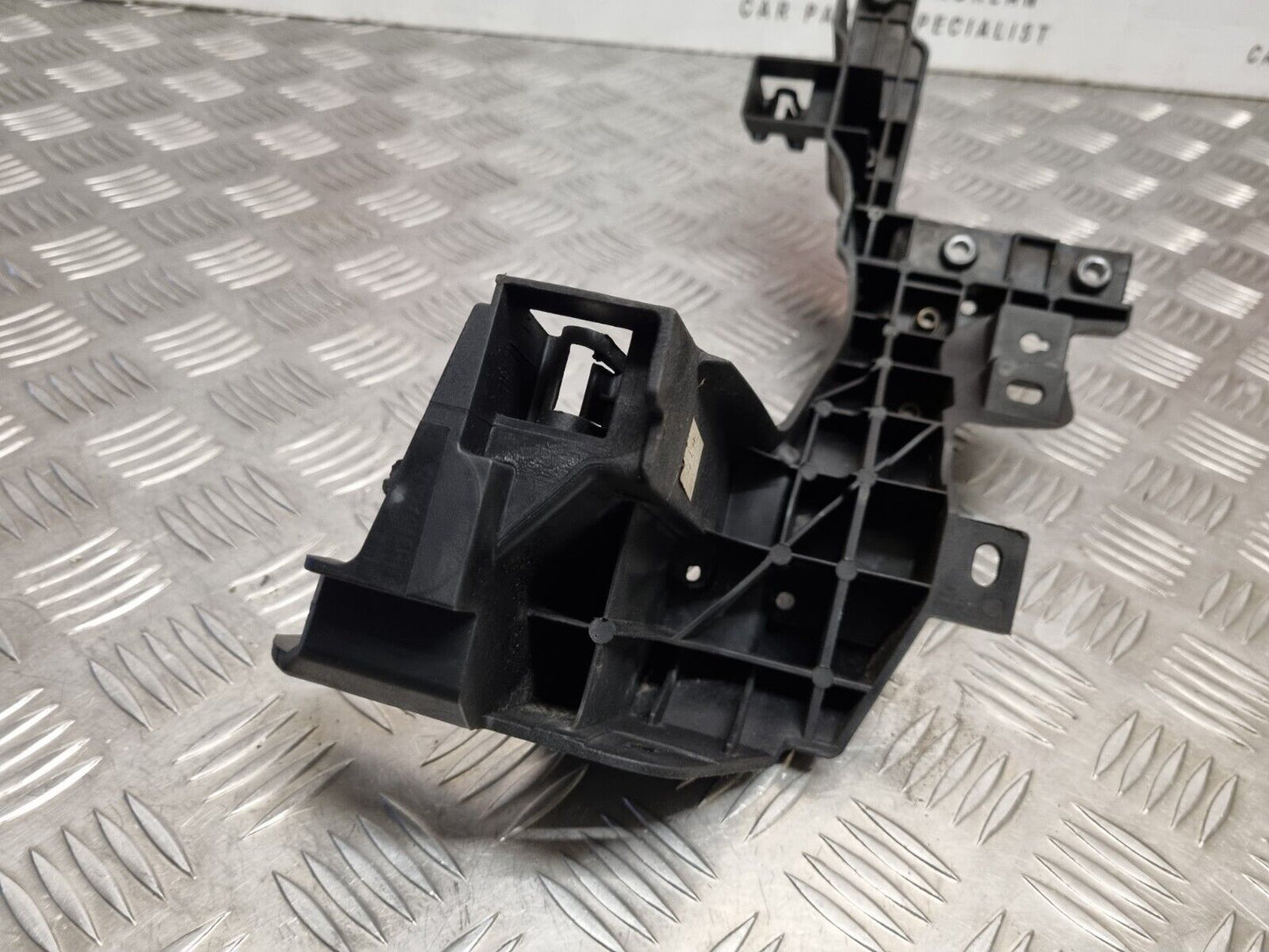 HYUNDAI I30 MK2 2012-2017 GENUINE PASSENGERS SIDE HEADLIGHT BRACKET 64156-A6000