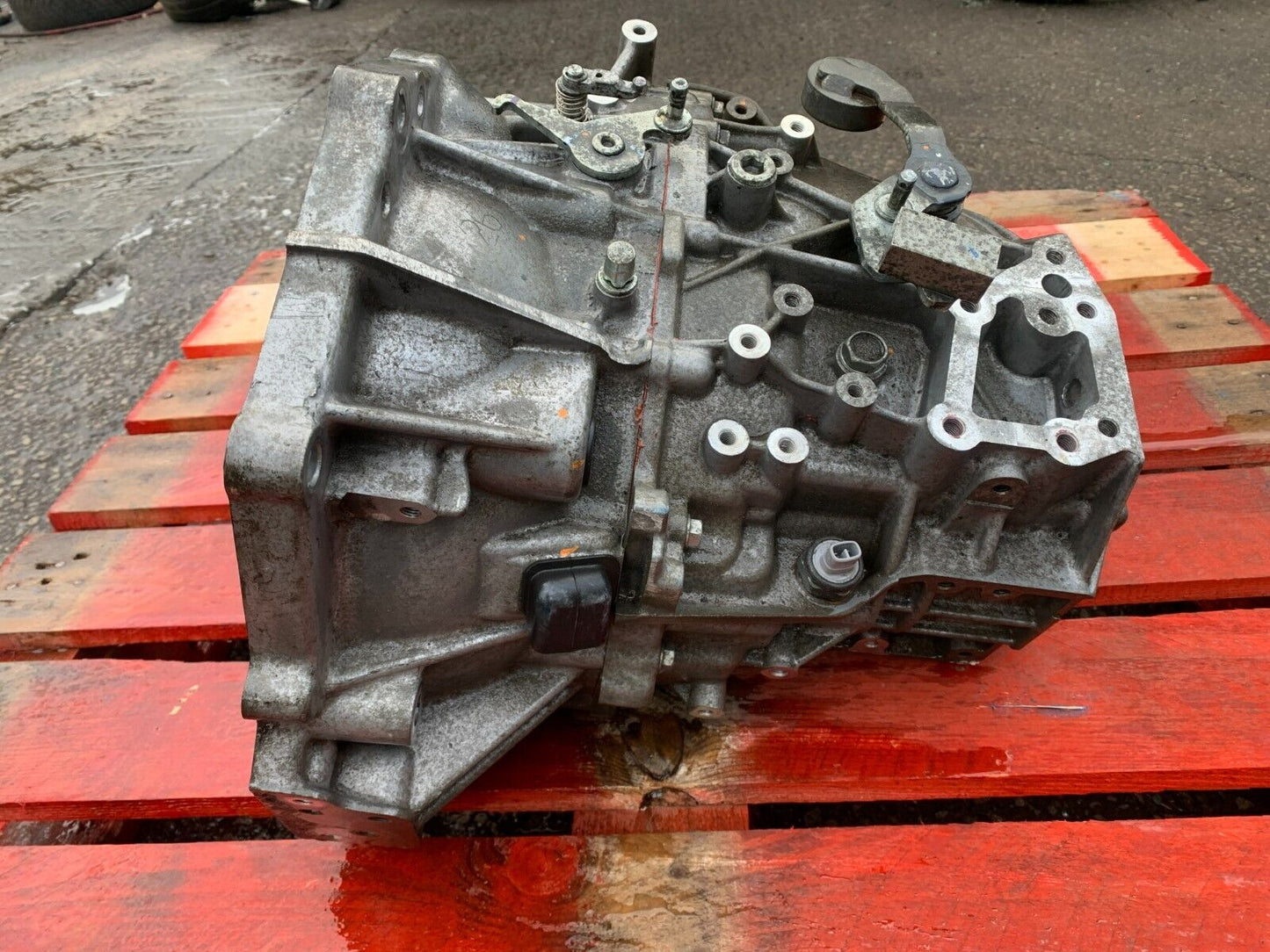 TOYOTA YARIS MK3 2017-2020 GENUINE 1.5 PETROL NON-HYBRID MANUAL GEARBOX 35,438