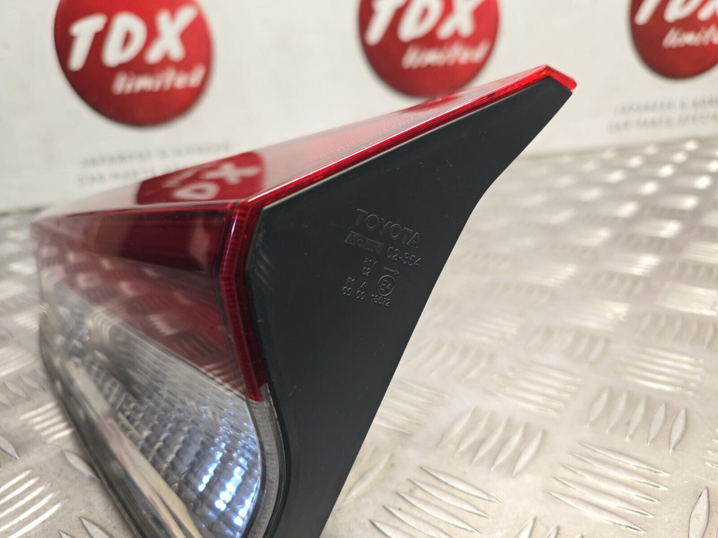 TOYOTA AURIS ESTATE 2015-2018 MK2 FACELIFT DRIVERS REAR INNER LED TAILGATE LIGHT
