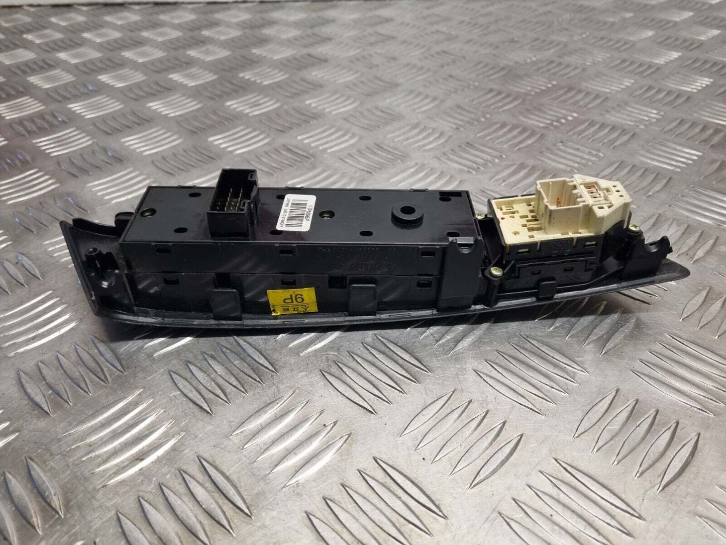 HYUNDAI IX35 2010-2015 GENUINE DRIVERS SIDE 4 WAY WINDOW SWITCH 93570-2Y9609P