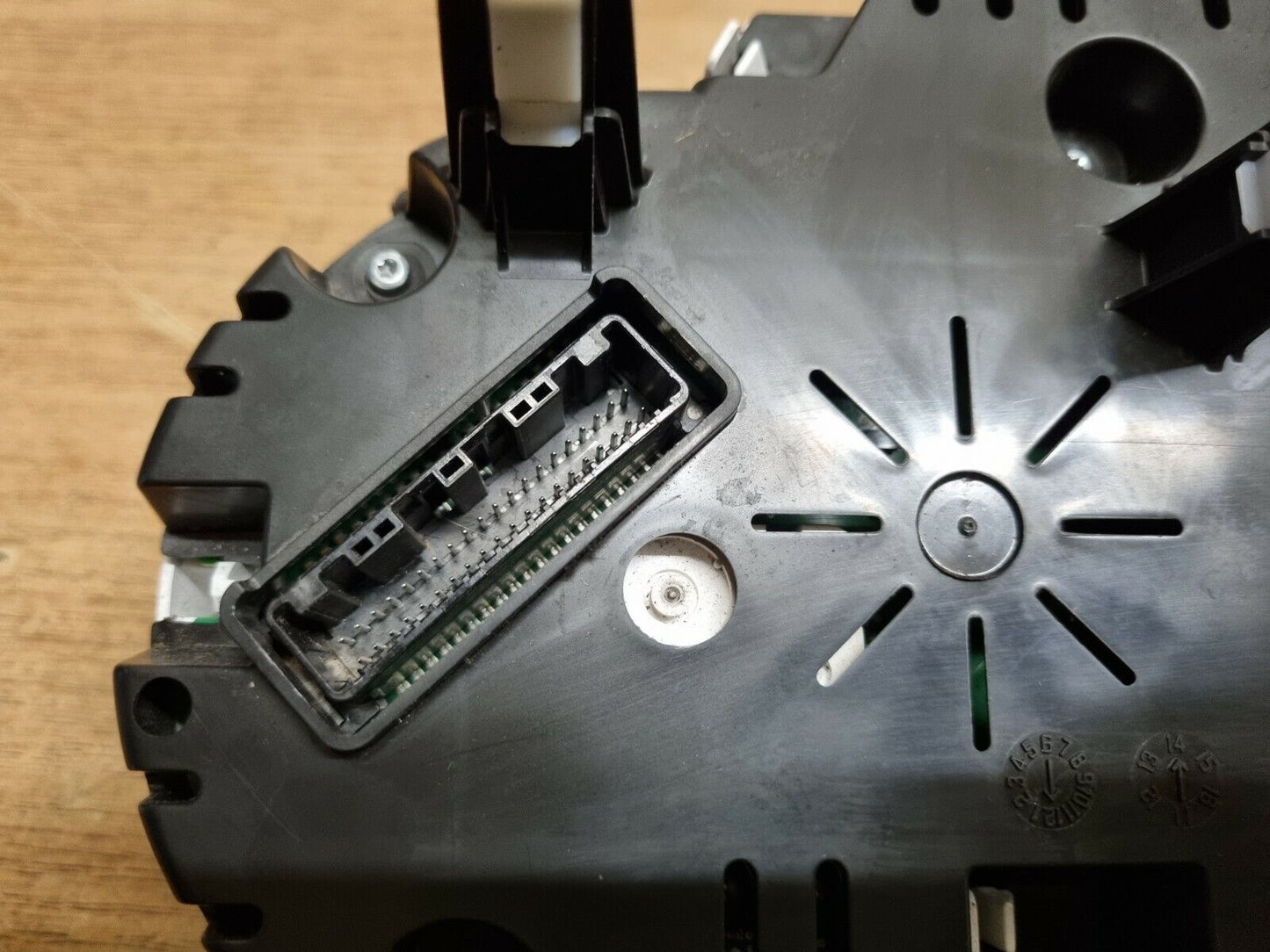 KIA CEED MK2 1.6 CRDI AUTO GENUINE SPEEDOMETER INSTRUMENT CLUSTER 2012-2018