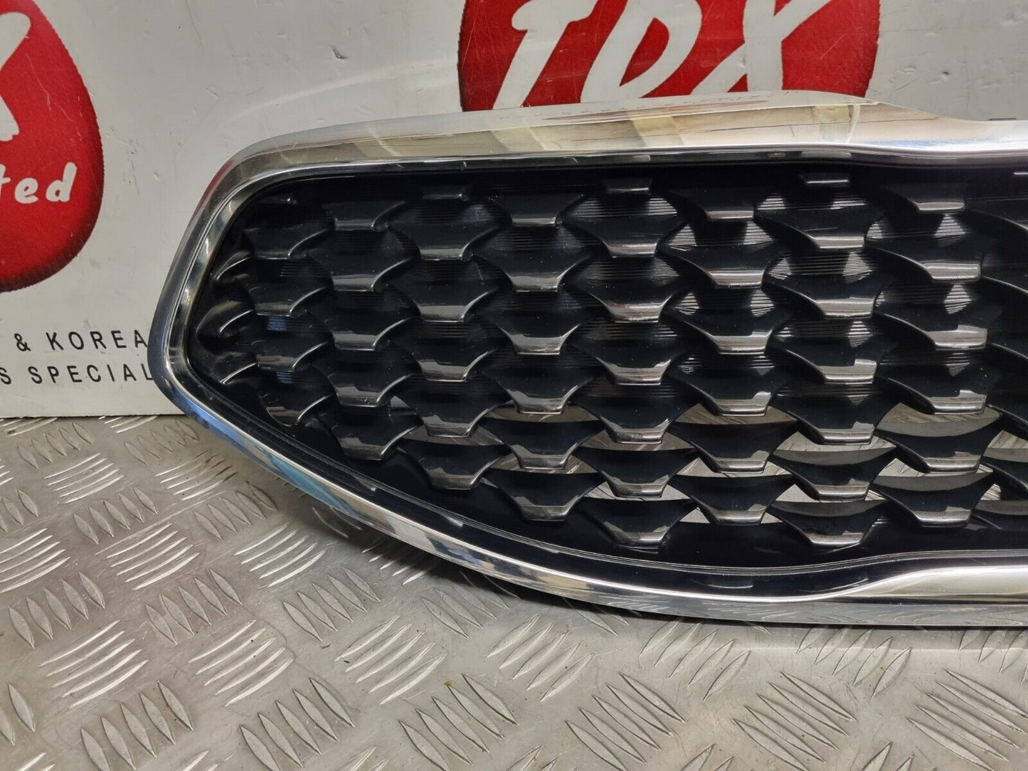 KIA VENGA (YN) 2015-2019 FACELIFT GENUINE FRONT BUMPER CHROME GRILLE 86350-1P500