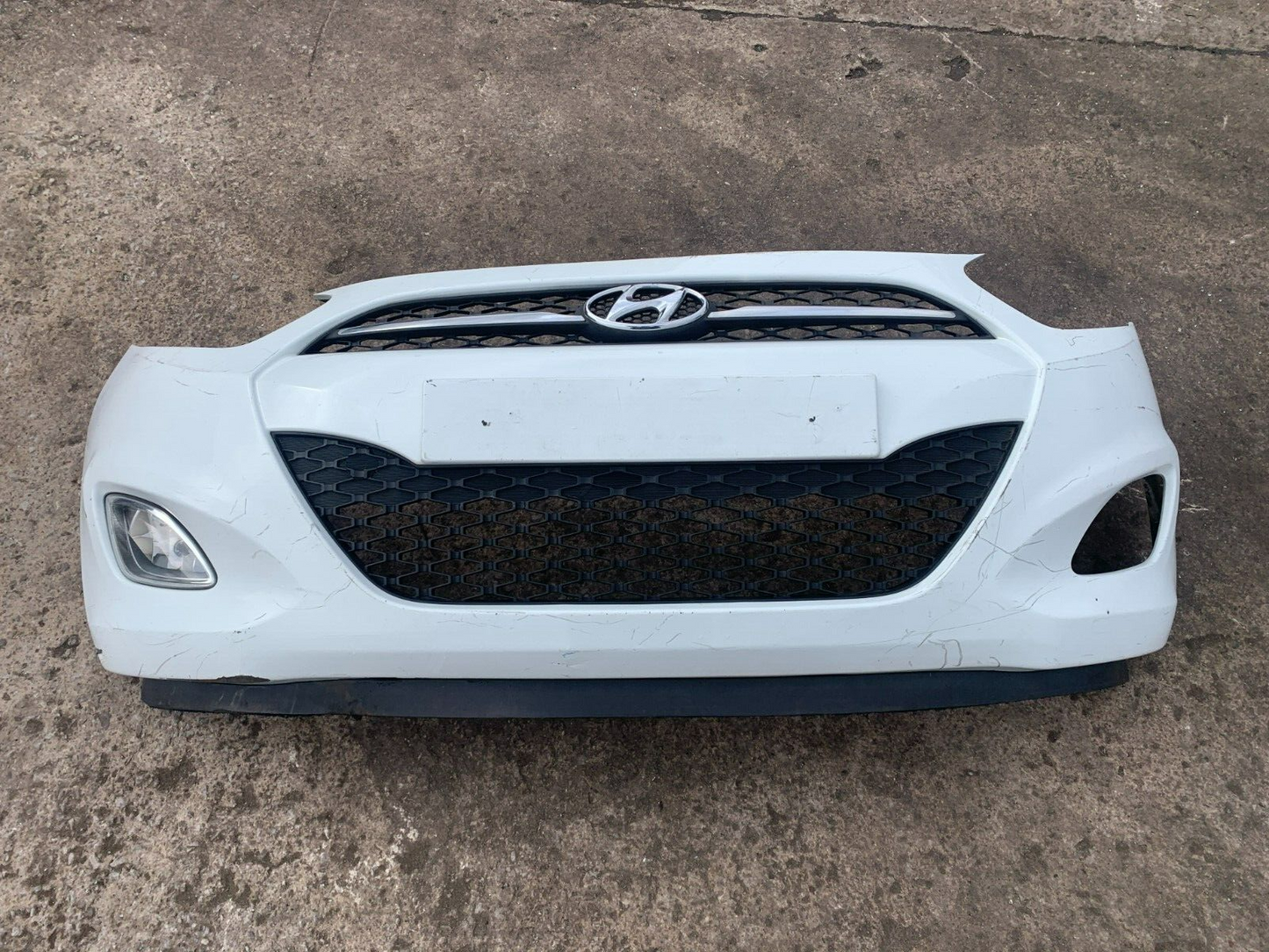 HYUNDAI I10 2011-2015 GENUINE FRONT BUMPER WHITE COLLECTION