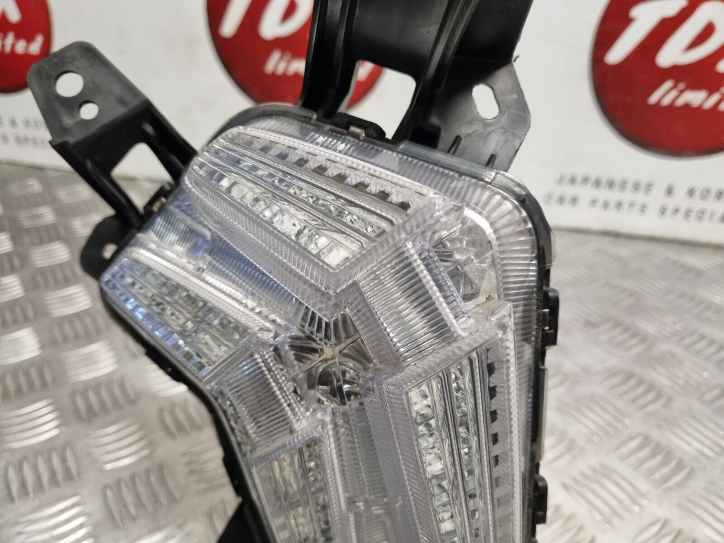 KIA NIRO (DE) 2020-2022 GENUINE DRIVERS SIDE FRONT LED DRL + SURROUND COVER