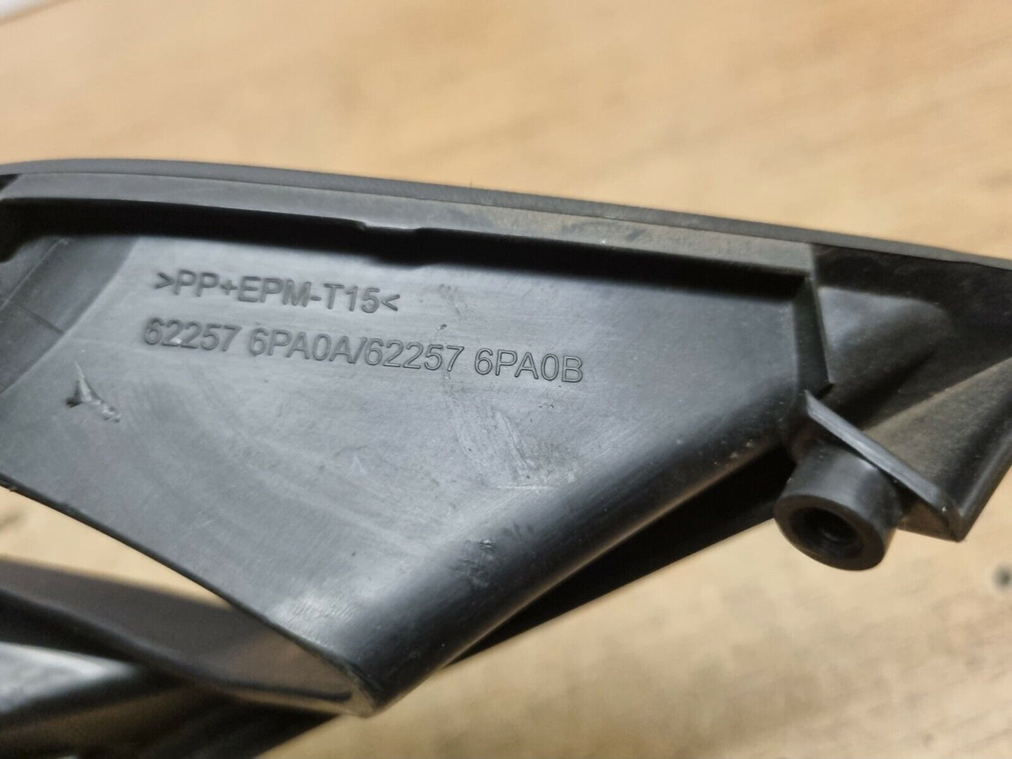 NISSAN JUKE F16 GENUINE NSF PASSENGERS SIDE FRONT FOG LIGHT SURROUND 2019-2022