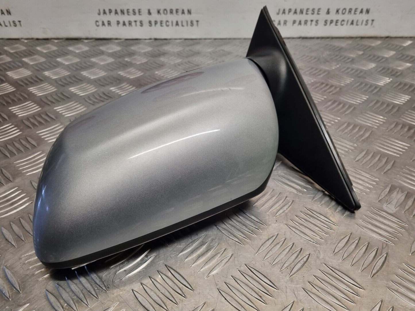 KIA VENGA YN 2010-2019 GENUINE PASSENGERS SIDE MANUAL FOLD WING MIRROR 2R SILVER