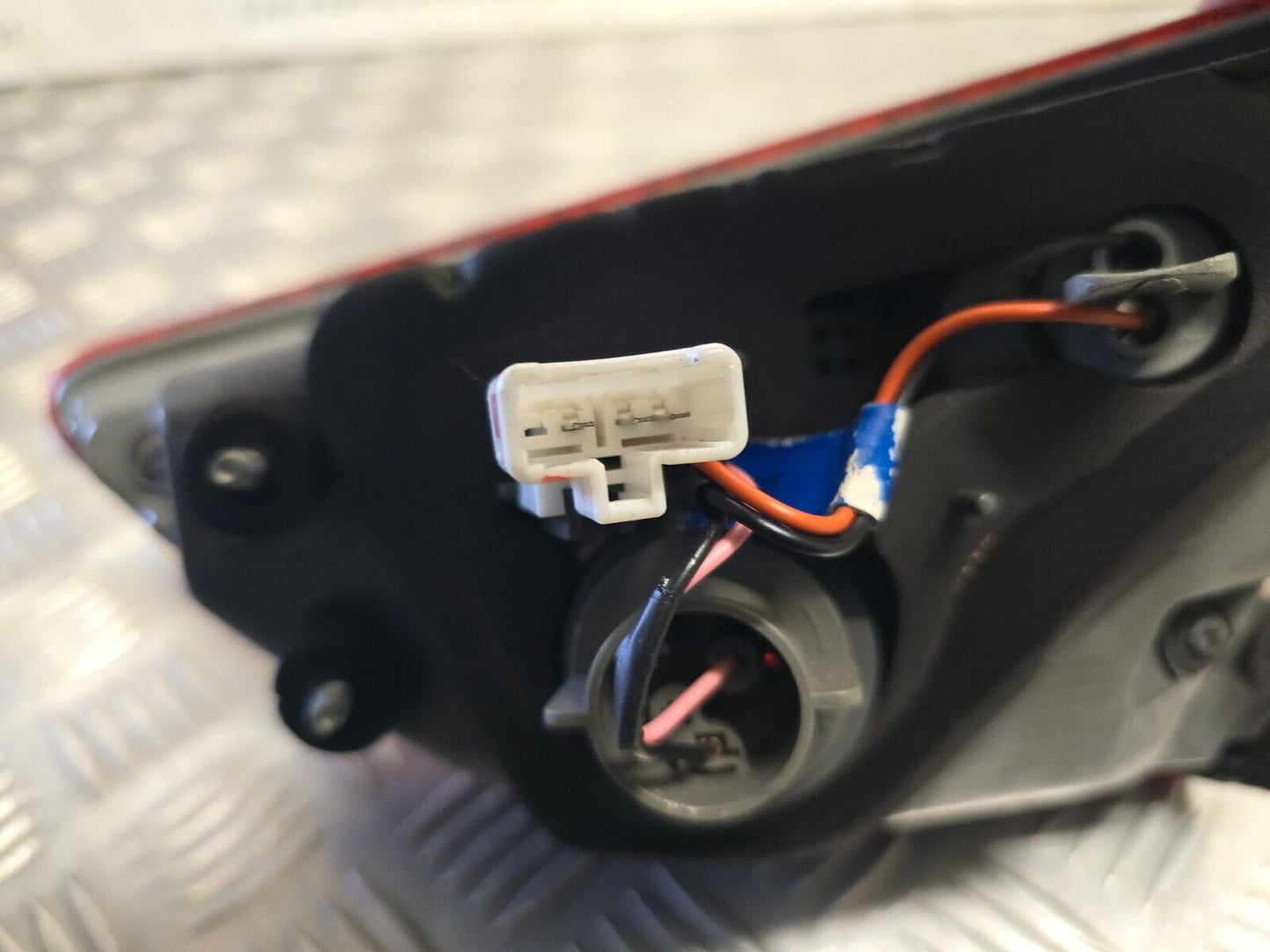 HYUNDAI I30 GD HATCH 2012-2015 GENUINE PASSENGERS SIDE REAR TAILGATE INNER LIGHT