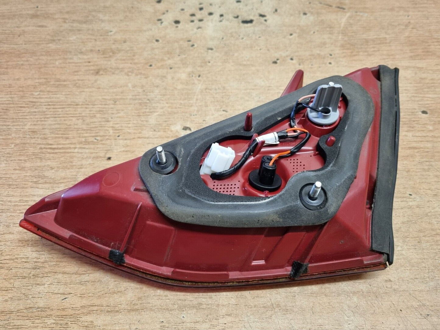 HYUNDAI IONIQ 2017-2019 GENUINE PASSENGERS SIDE REAR INNER TAILGATE LIGHT LAMP