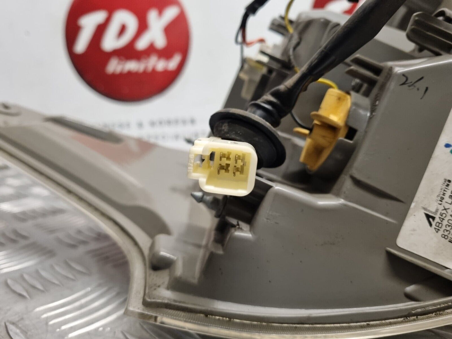 MITSUBISHI OUTLANDER PHEV MK3 2014-2015 DRIVERS SIDE REAR OUTER LIGHT 8330A788