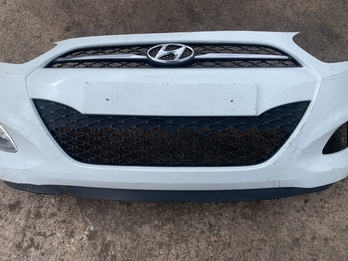 HYUNDAI I10 2011-2015 GENUINE FRONT BUMPER WHITE COLLECTION