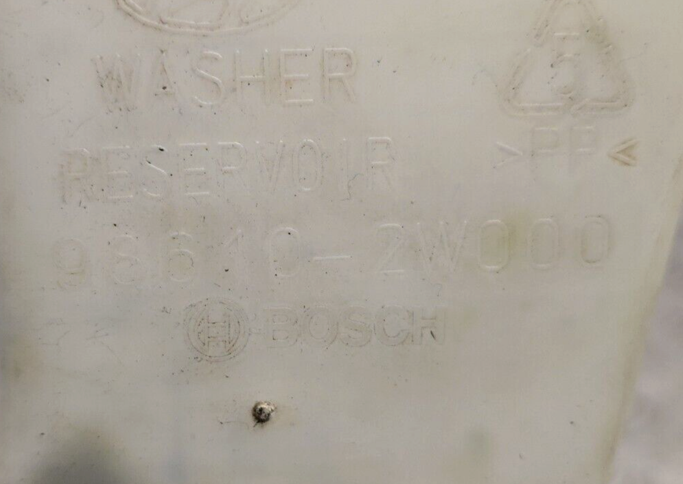 HYUNDAI SANTA FE (DM) MK3 2013-2018 GENUINE WINDSCREEN WASHER BOTTLE + PUMP