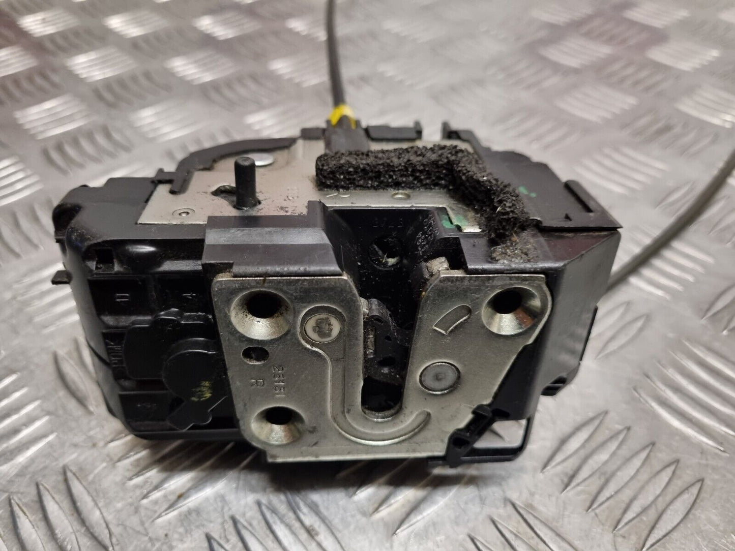 NISSAN QASHQAI J10 2007-2013 GENUINE DRIVERS SIDE REAR DOOR LOCK MECHANISM