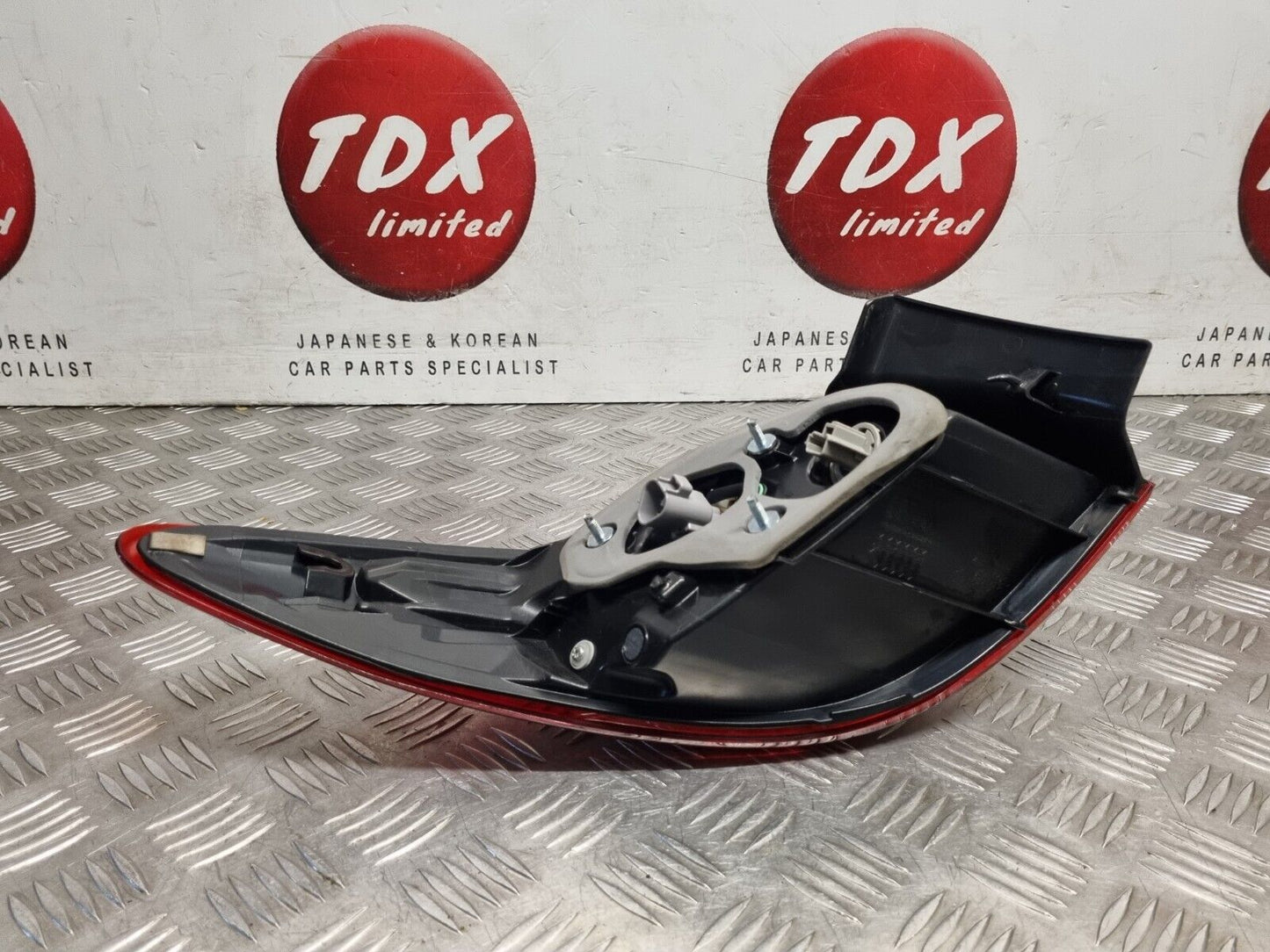 MAZDA 6 GL ESTATE 2018-2021 GENUINE DRIVERS REAR OUTER LED BRAKE LIGHT GJE851160