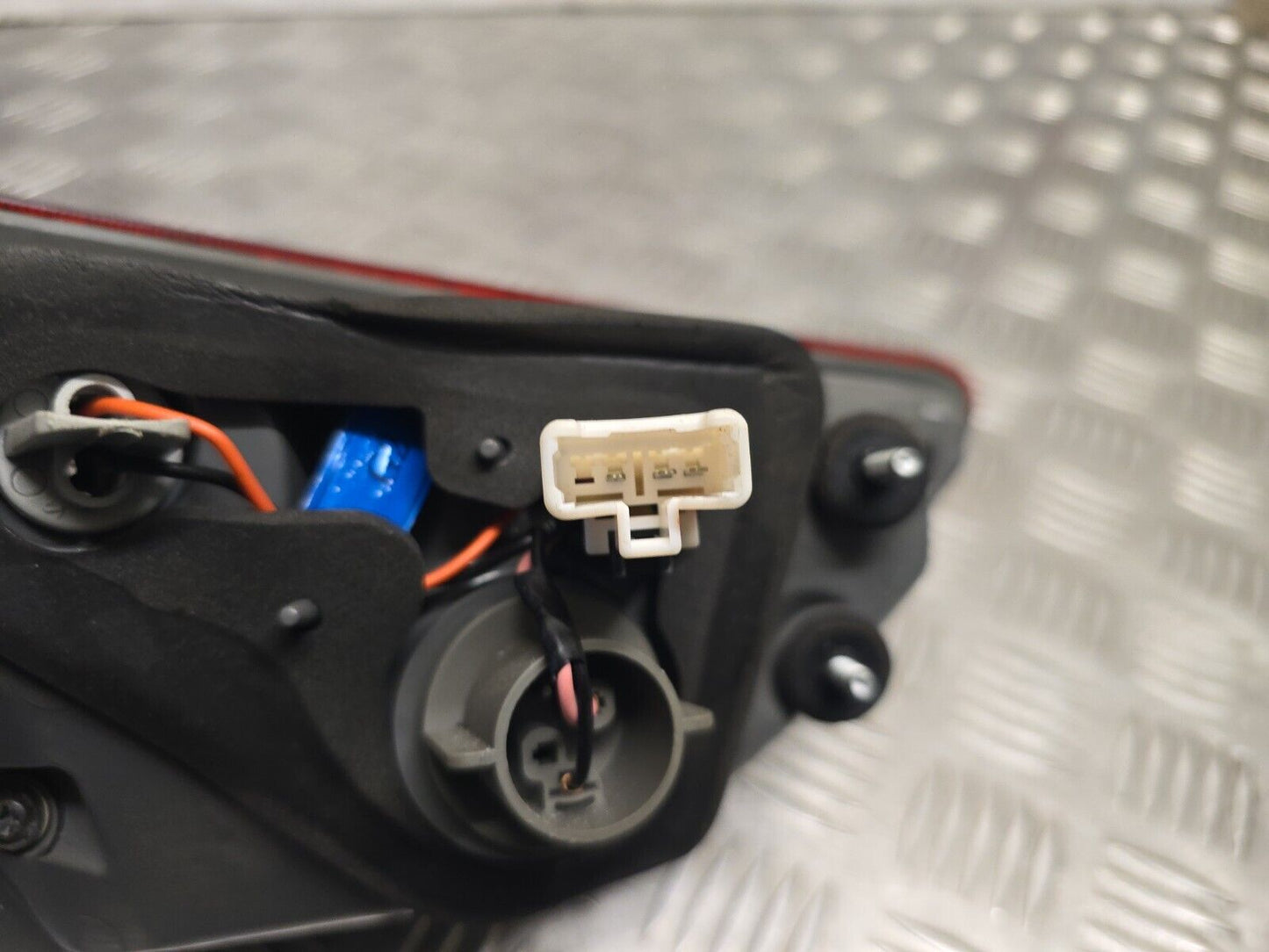 HYUNDAI I30 HATCHBACK 2012-2015 GENUINE DRIVERS SIDE REAR TAILGATE INNER LIGHT