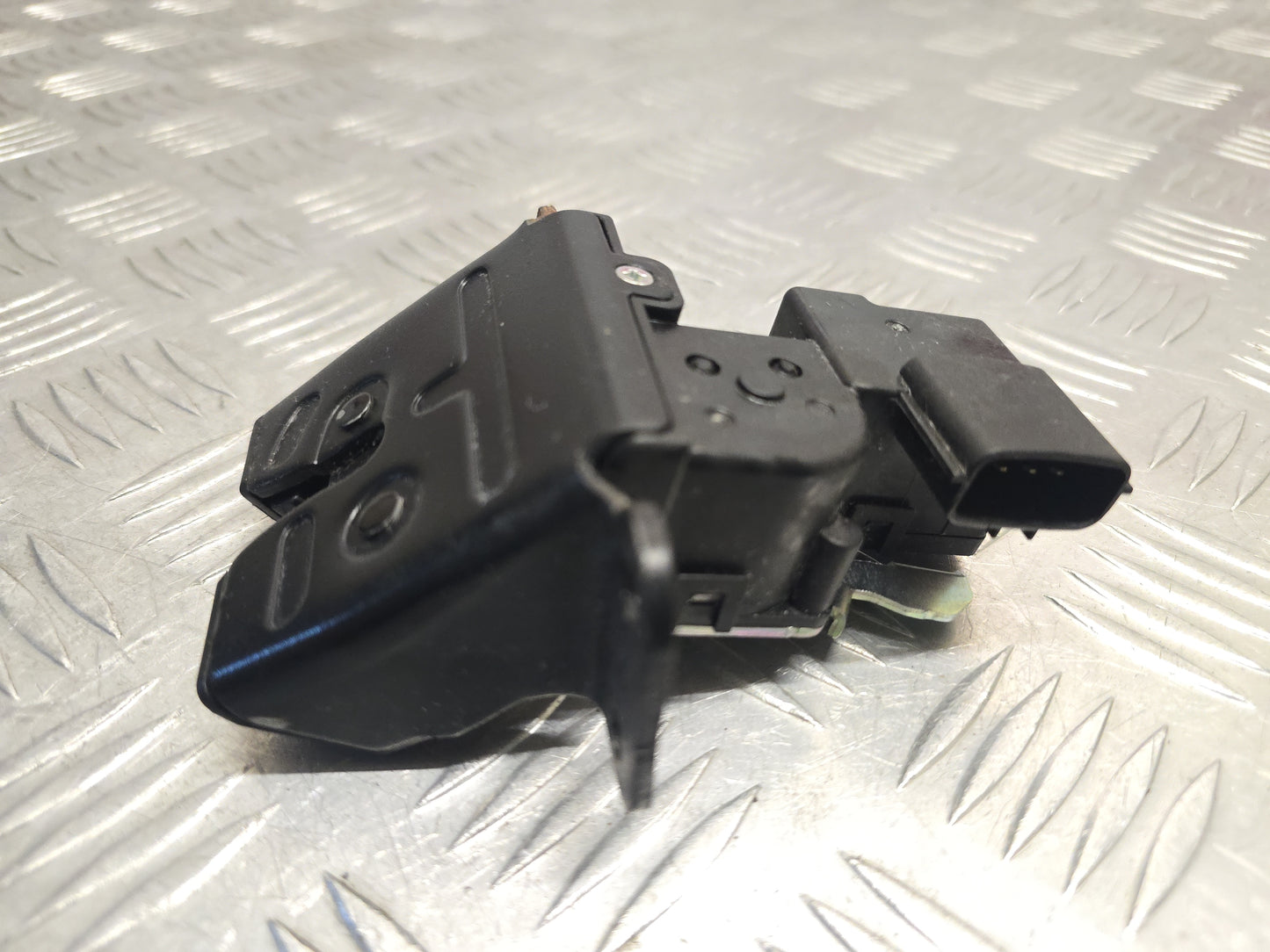 HYUNDAI I30 HATCHBACK GD MK2 2012-2017 GENUINE REAR BOOT LOCK CATCH 81230-A6000