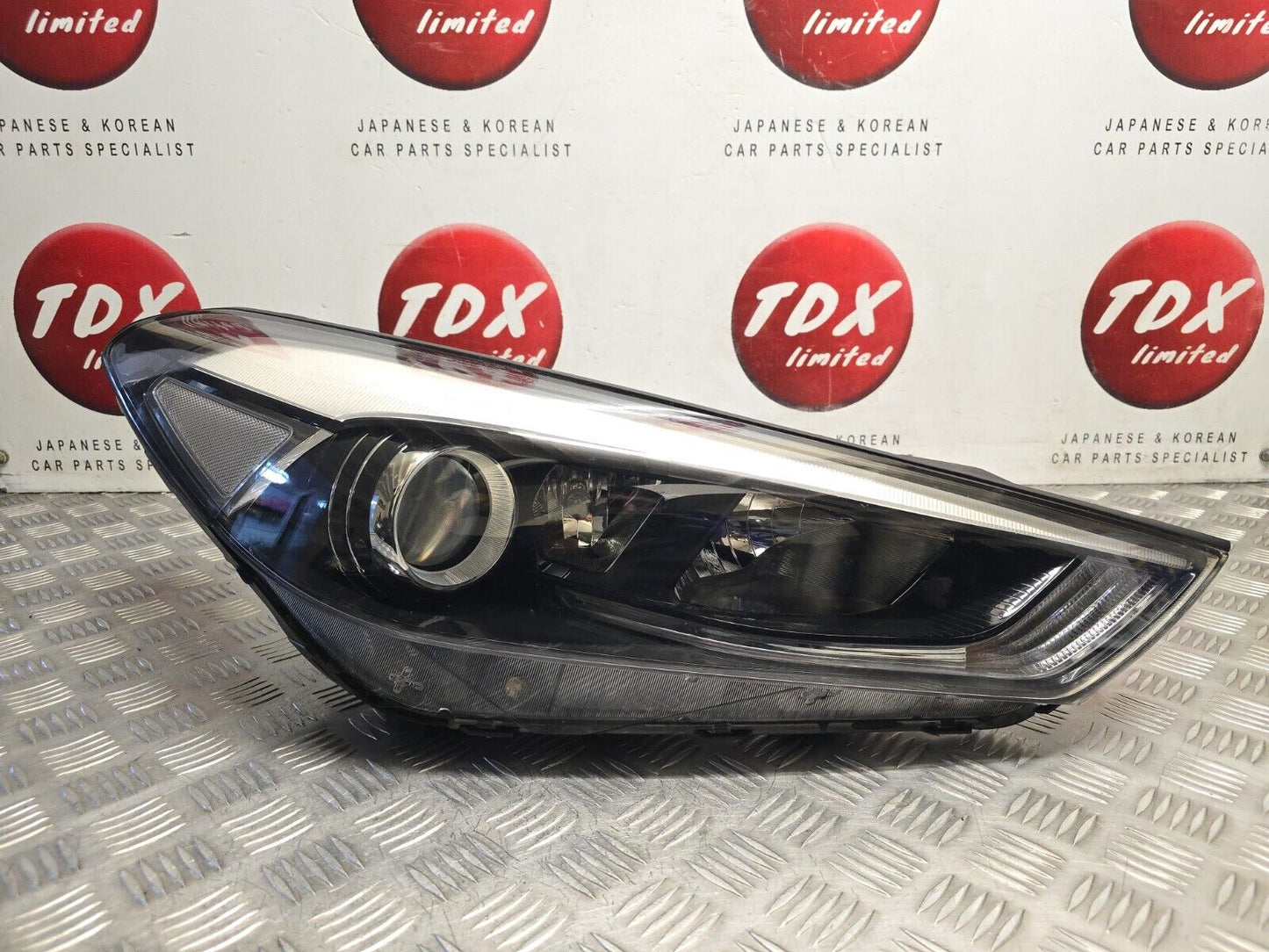 HYUNDAI TUCSON MK3 TLe 2015-2018 PRE-FACELIFT DRIVERS SIDE HALOGEN HEADLIGHT