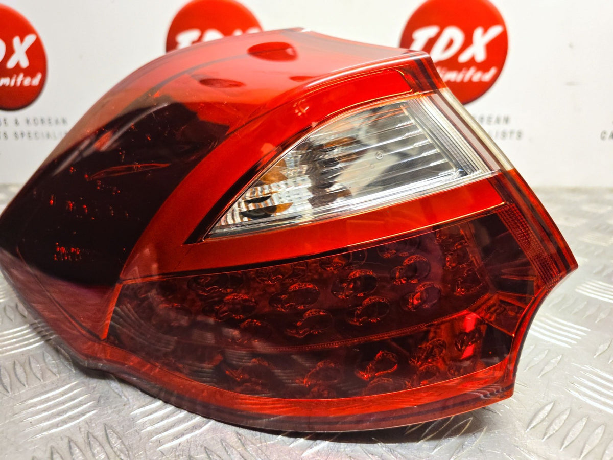 Kia Ceed MK2 Hatchback 2016-2018 Passengers Rear Outer Brake Light 92401-A2200 - photo 3 of 8