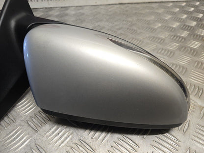 Kia Carens Rp Mk3 2013-2019 Drivers Power Fold Puddle Light Mirror 3D Silver 8
