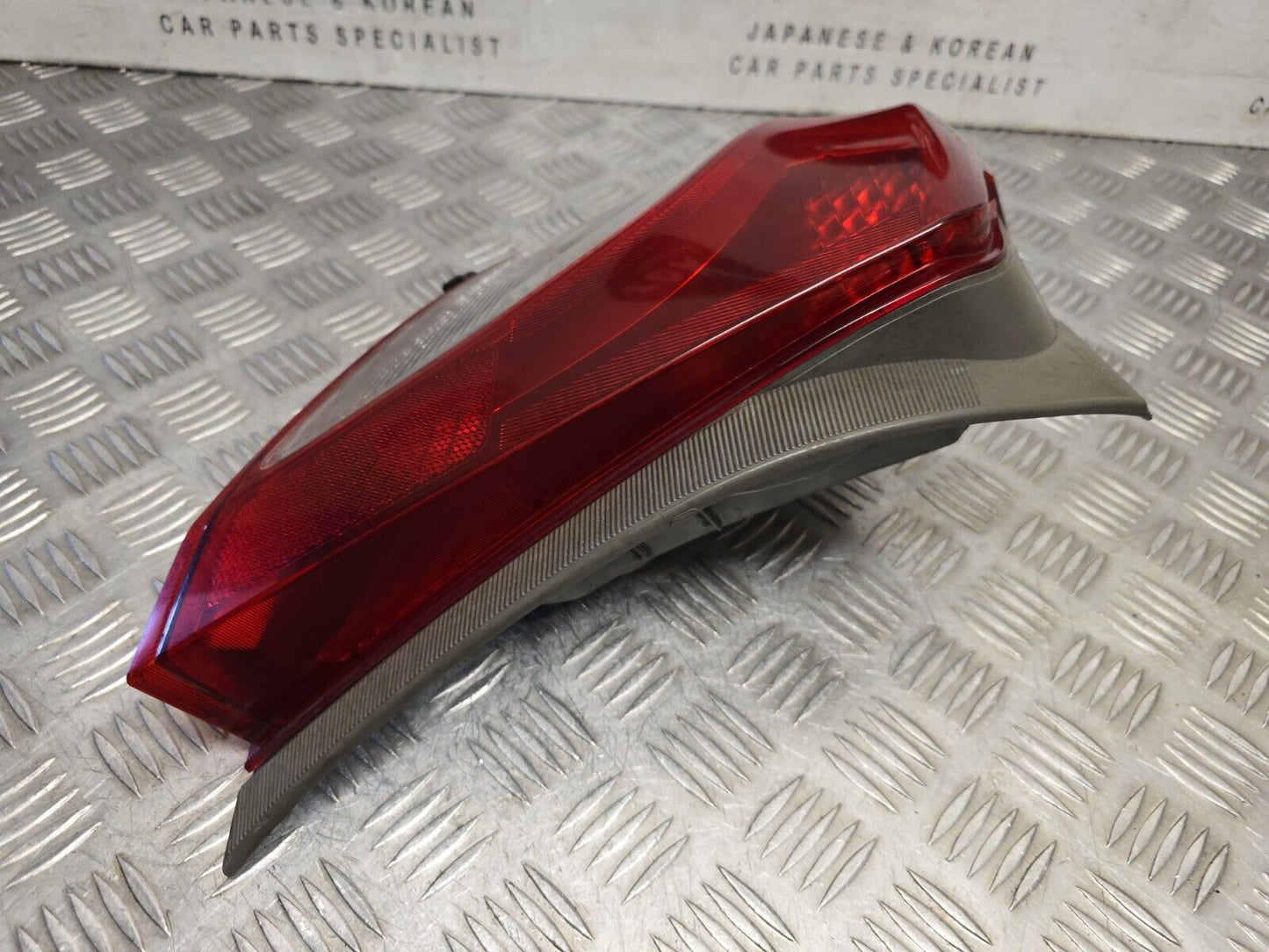 TOYOTA YARIS MK3 2012-2015 PASSENGERS SIDE REAR OUTER BODY BRAKE LIGHT LAMP