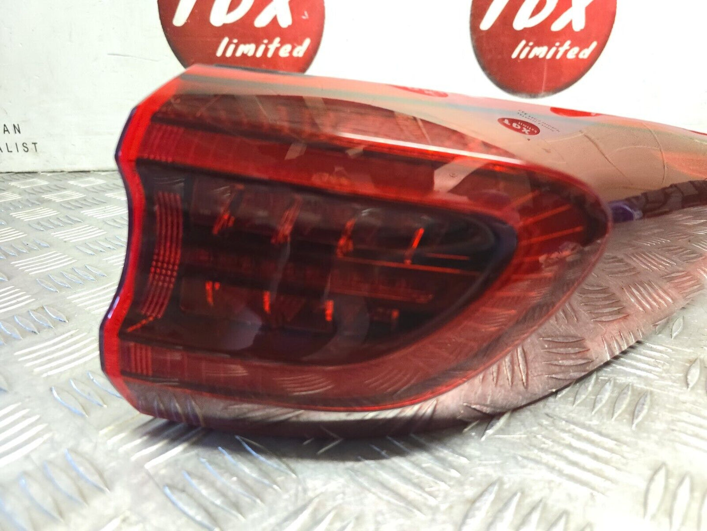 KIA SPORTAGE MK4 2020-2022 GENUINE DRIVERS REAR OUTER LED BRAKE LIGHT 92402F1600