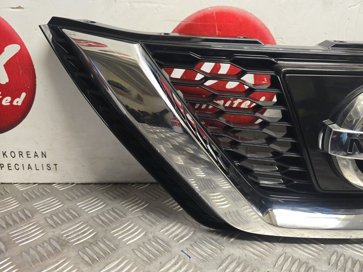 NISSAN QASHQAI J11 2017-2021 GENUINE FRONT MAIN CENTER GRILLE (NON-CAMERA TYPE)