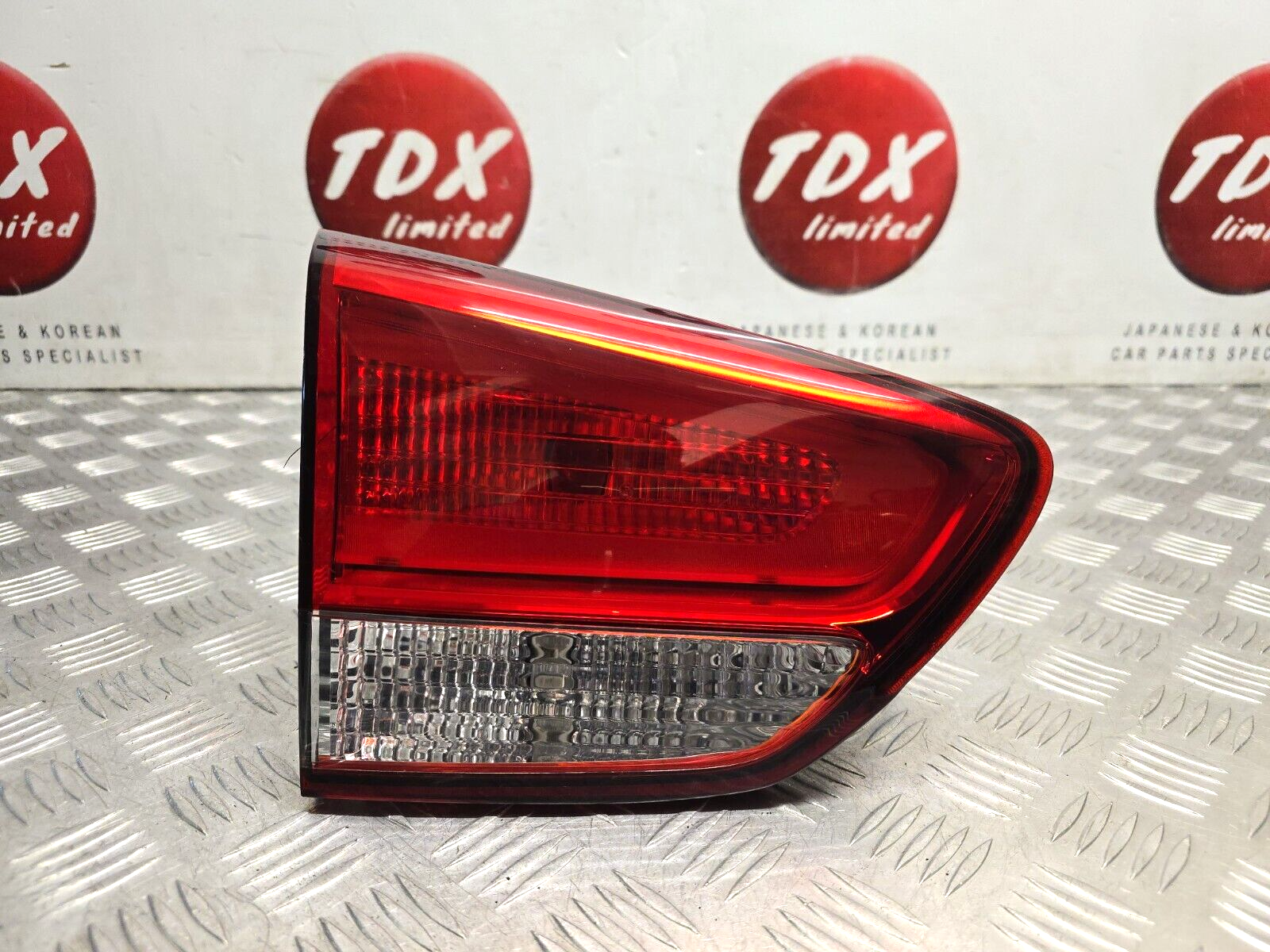 Kia Carens Mk3 2013-2019 Passengers Side Rear Inner Tailgate Light 92403-A4010 1