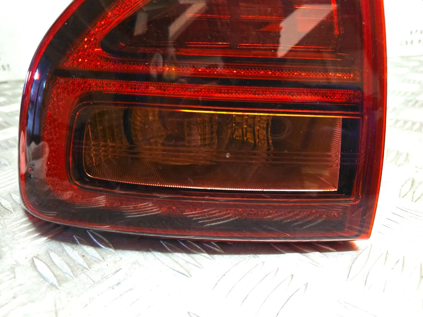 KIA NIRO DE 2020-2022 MK1 FACELIFT GENUINE PASSENGERS REAR OUTER LED BRAKE LIGHT