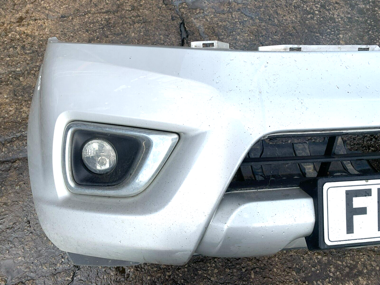 NISSAN NAVARA NP300 D23 2015-2019 GENUINE FRONT BUMPER KL0 GREY COLLECTION