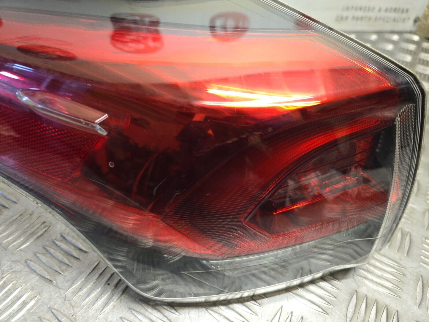 TOYOTA RAV4 XA40 MK4 2015-2018 GENUINE PASSENGER SIDE REAR OUTER LED BRAKE LIGHT