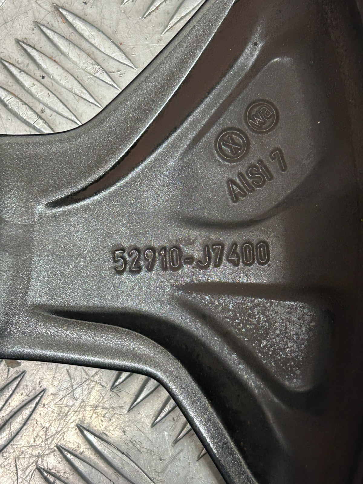 47710562