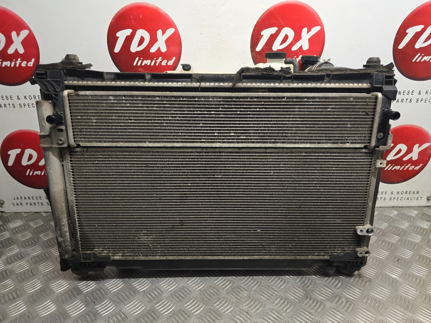 LEXUS IS300H MK3 2013-2020 2.5 HYBRID GENUINE COMPLETE RADIATOR RAD FAN PACK