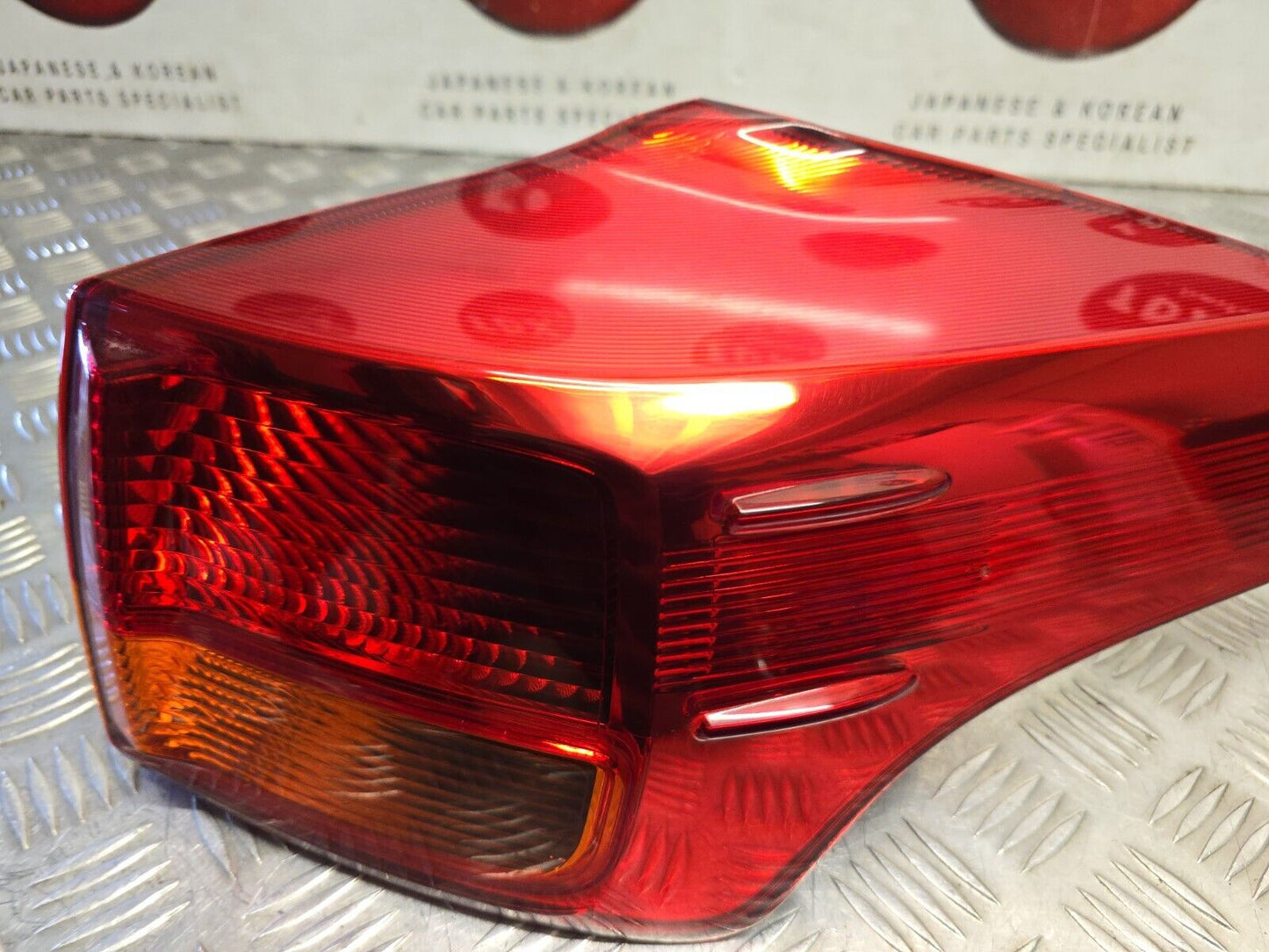 TOYOTA RAV4 (XA40) MK4 2012-2015 GENUINE DRIVERS SIDE REAR BODY BRAKE LIGHT LAMP