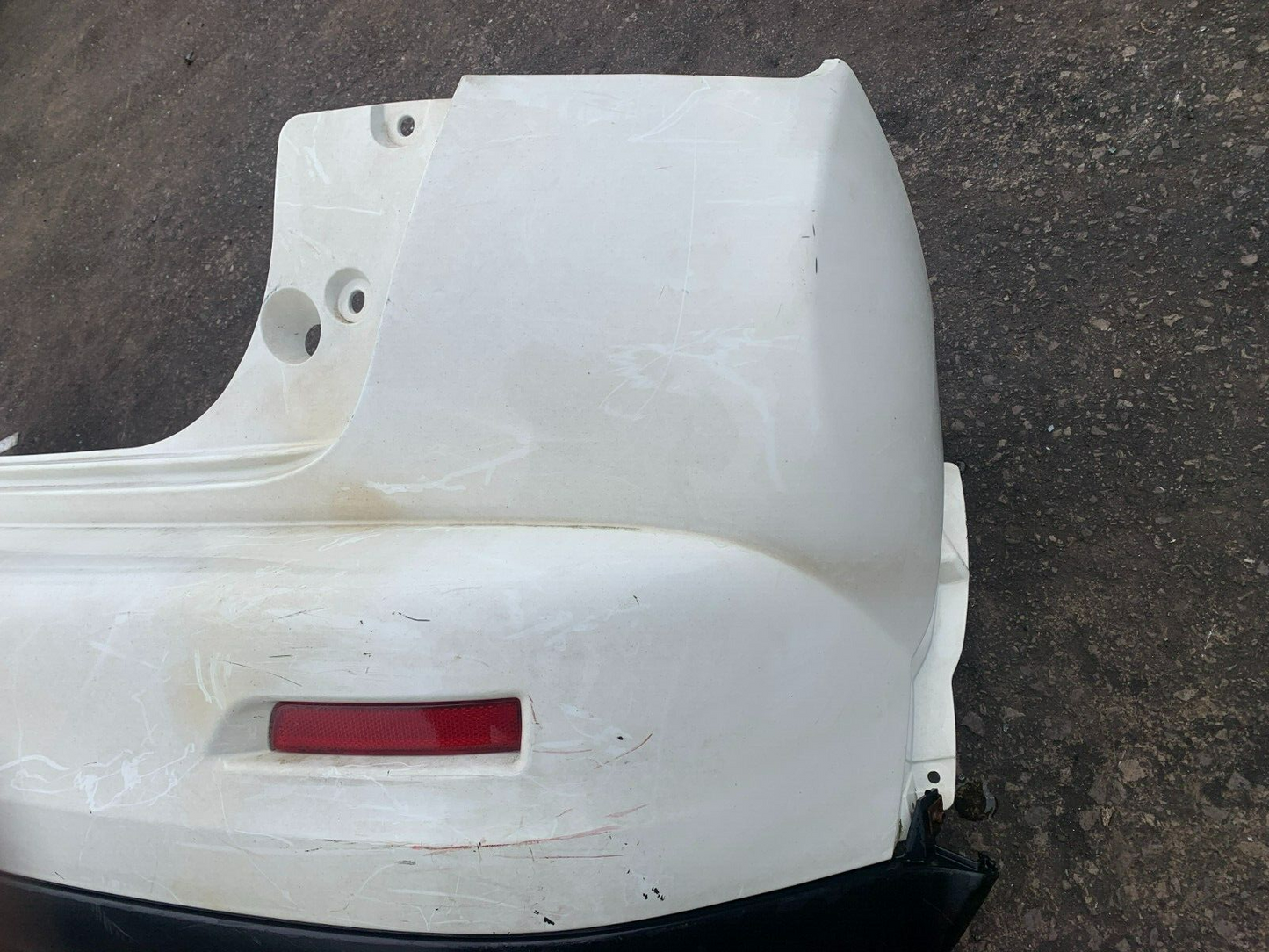 NISSAN JUKE F15 2010-2014 GENUINE PRE-FACELIFT REAR BUMPER WHITE COLLECTION