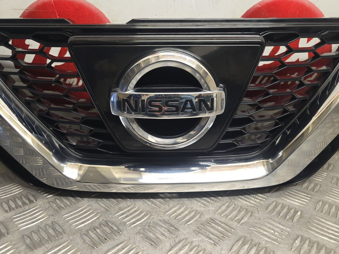 NISSAN QASHQAI J11 2017-2021 GENUINE FRONT MAIN CENTER GRILLE (NON-CAMERA TYPE)