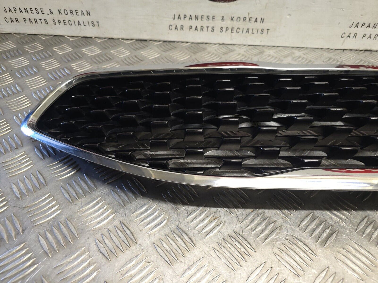 KIA VENGA (YN) 2015-2019 FACELIFT GENUINE FRONT BUMPER CHROME GRILLE 86350-1P500