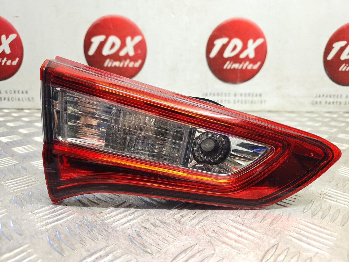 TOYOTA YARIS MK3 2017-2020 FACELIFT GENUINE PASSENGERS REAR INNER TAILGATE LIGHT