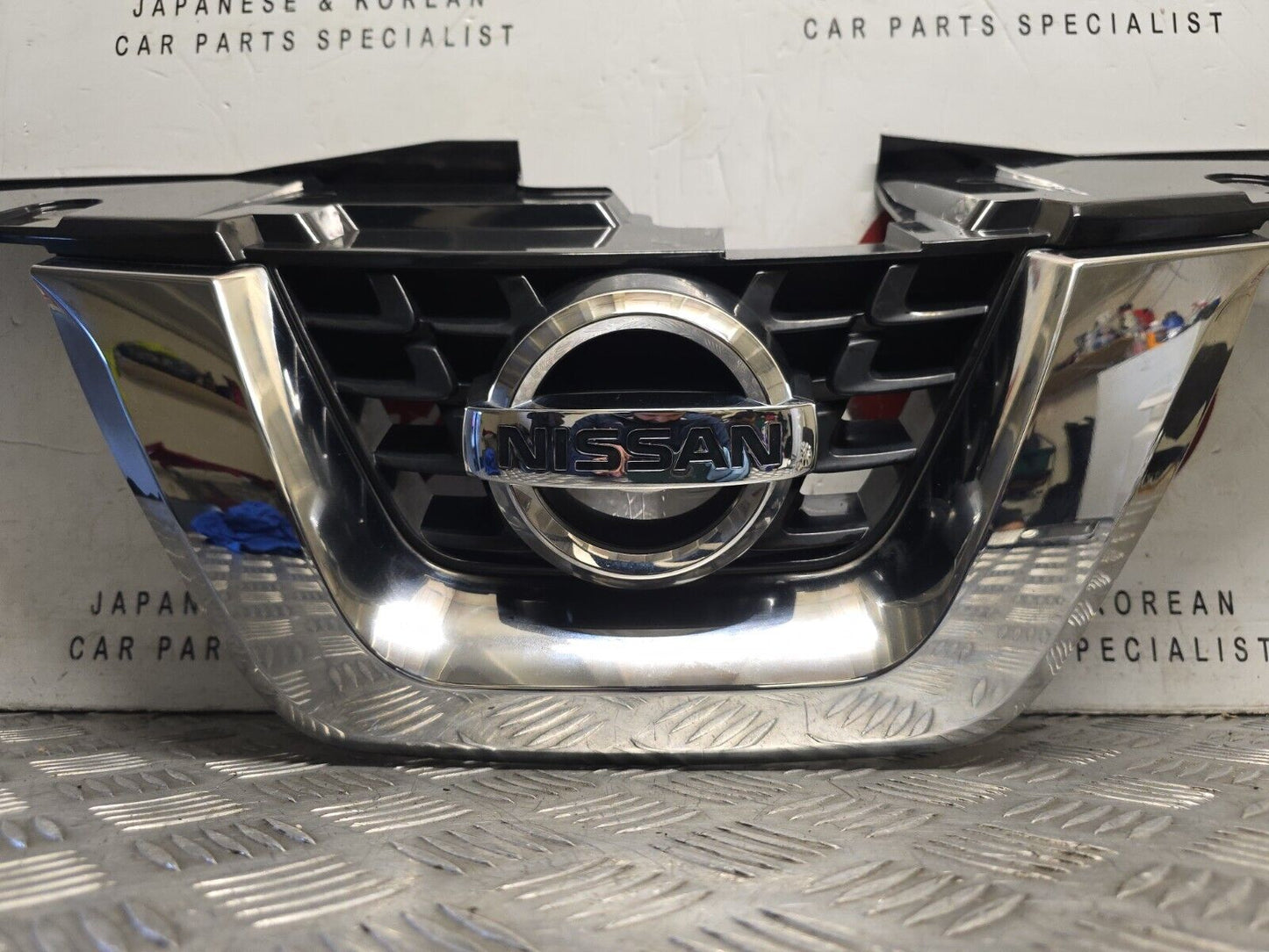 NISSAN JUKE 2014-2019 F15 GENUINE FRONT BUMPER CHROME GRILLE (NON-CAMERA TYPE)