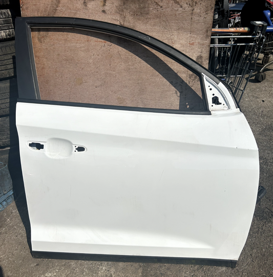 HYUNDAI TUCSON MK3 2015-2020 OSF DRIVER SIDE FRONT GENUINE DOOR SHELL WHITE PYW