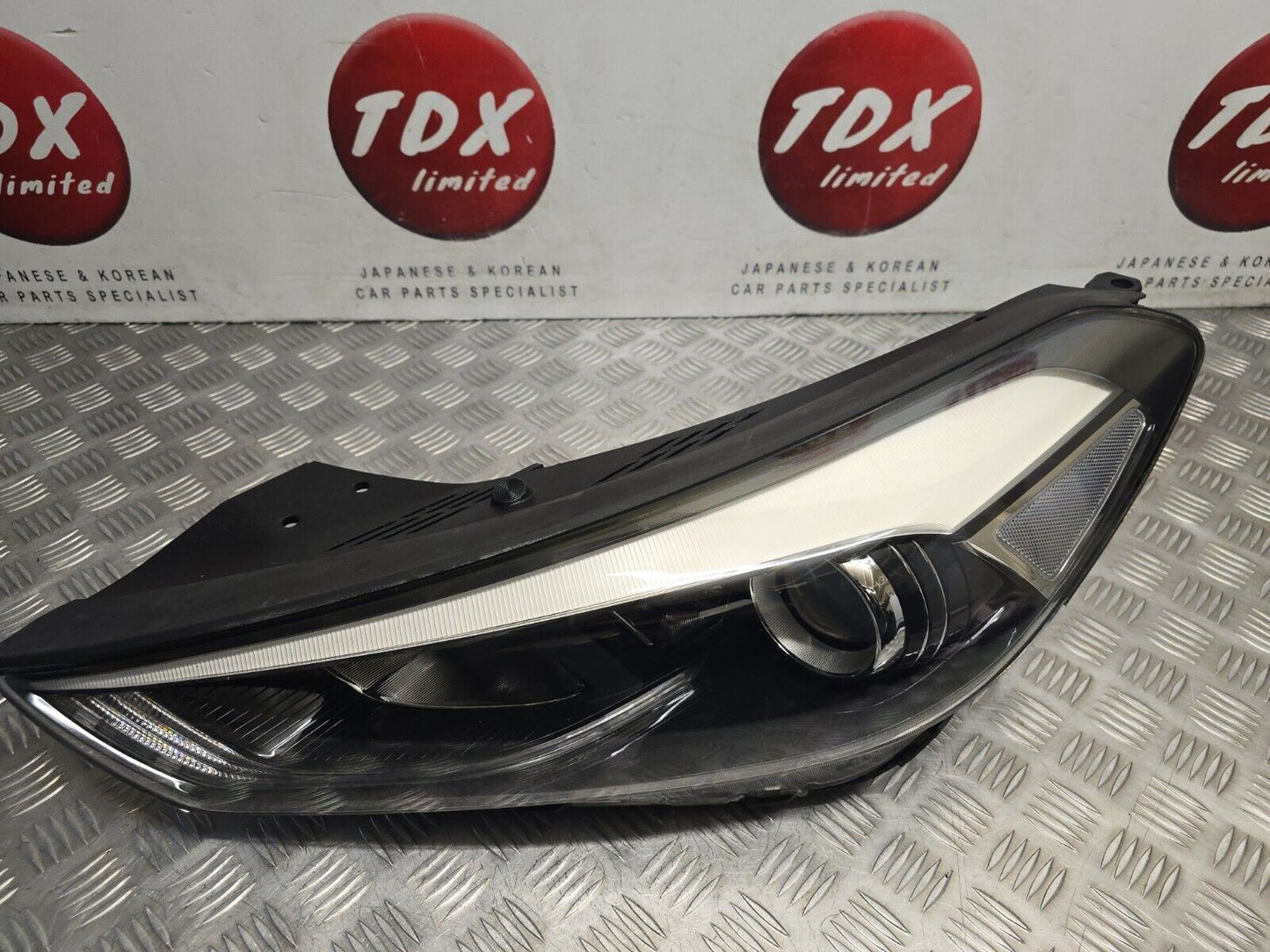 HYUNDAI TUCSON MK3 TLe 2015-2018 PRE-FACELIFT PASSENGERS SIDE HALOGEN HEADLIGHT