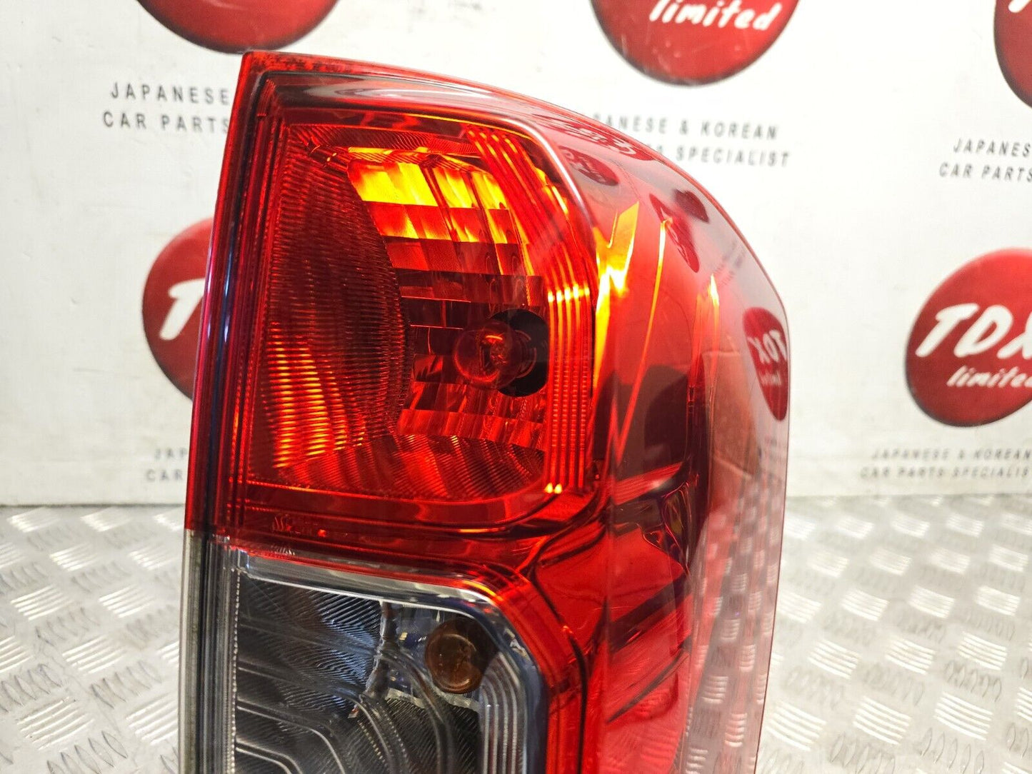 NISSAN NAVARA D23 NP300 2015-2022 GENUINE DRIVERS SIDE REAR OUTER BRAKE LIGHT