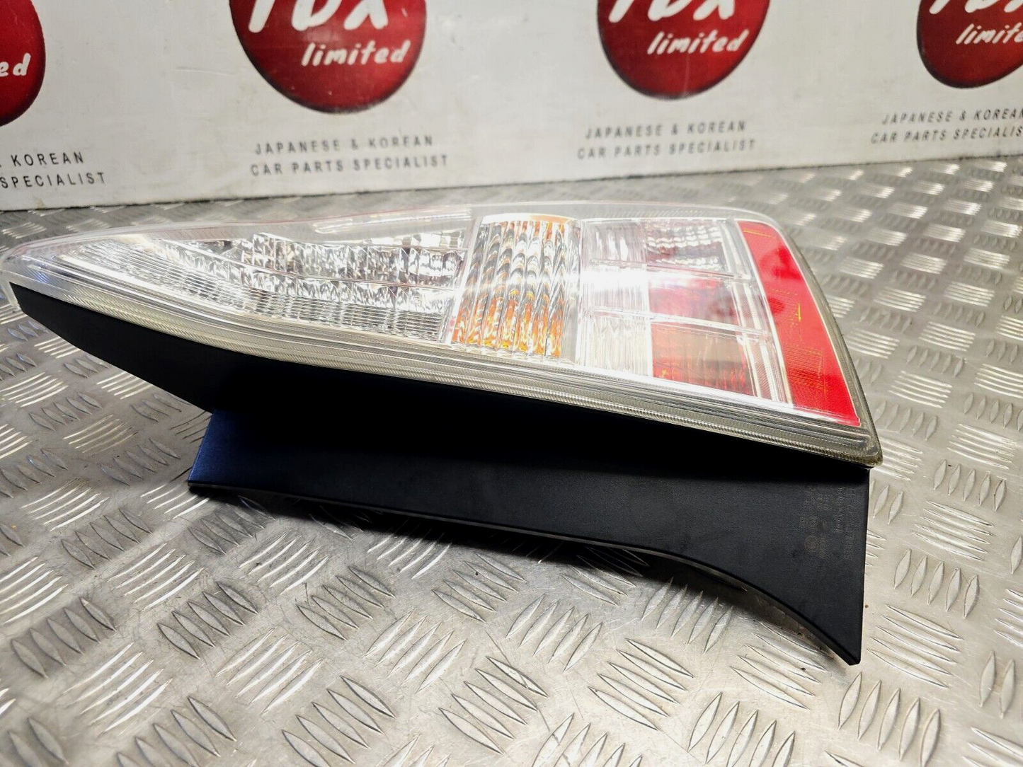 TOYOTA PRIUS 2009-2012 MK3 PRE-FACELIFT GENUINE DRIVERS REAR BODY BRAKE LIGHT