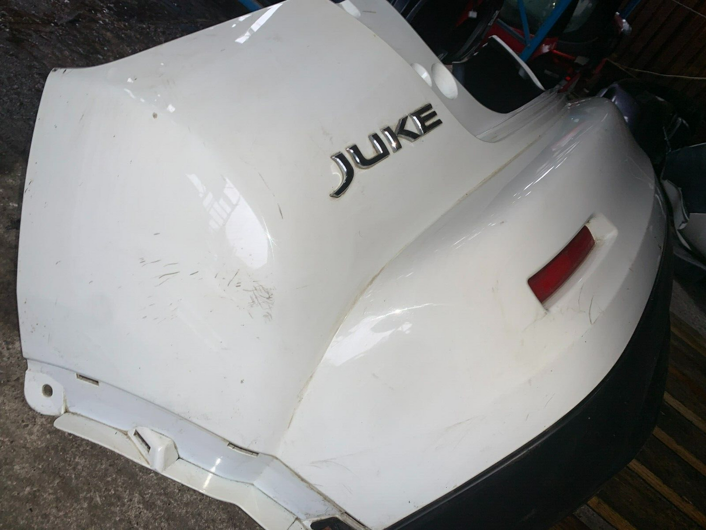 NISSAN JUKE MK1 2010-2014 PRE-FACELIFT GENUINE DIG-T REAR BUMPER WHITE